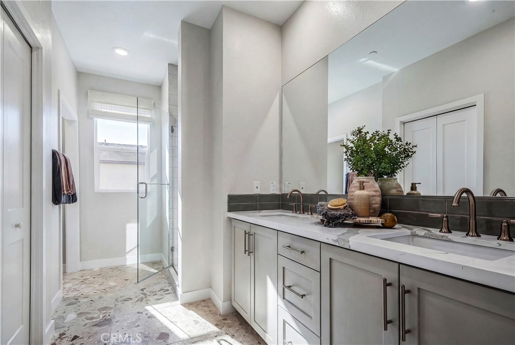 12720 Azure Way, Unit 29 Hawthorne, CA 90250 - Photo 7 of 10 a bathroom with a sink and a mirror