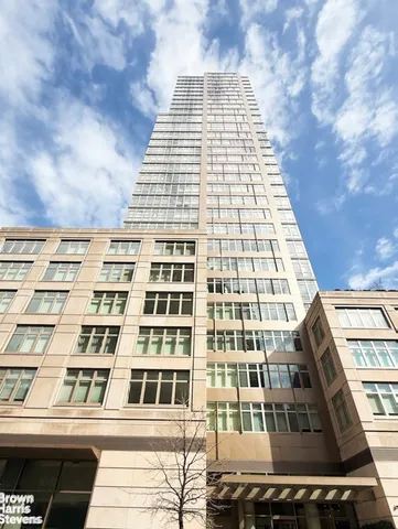 $2,400,000 | 305 East 51st Street, Unit 7D | Midtown East