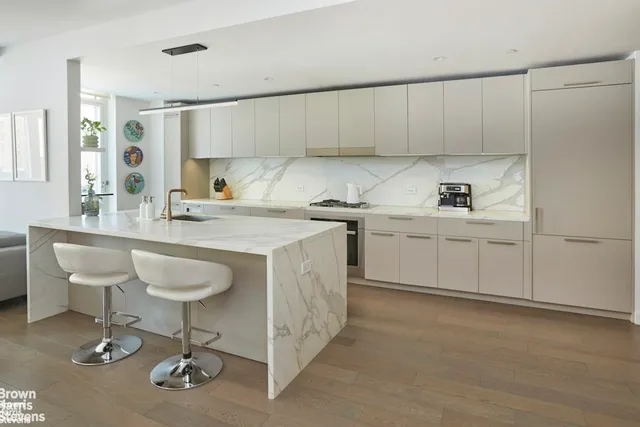 $2,400,000 | 305 East 51st Street, Unit 7D | Midtown East