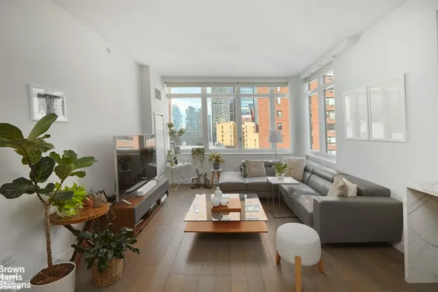 $2,400,000 | 305 East 51st Street, Unit 7D | Midtown East