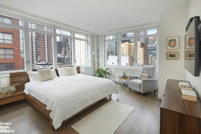 $2,400,000 | 305 East 51st Street, Unit 7D | Midtown East