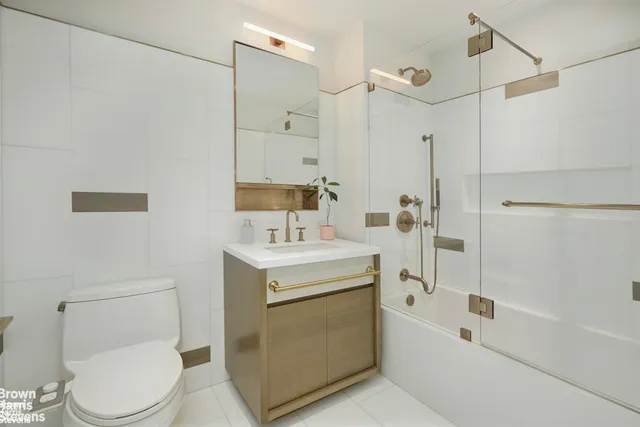 $2,400,000 | 305 East 51st Street, Unit 7D | Midtown East