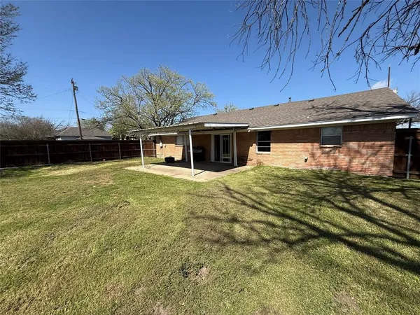 $1,500 | 205 West Marshall Street, Palmer, TX 75152
