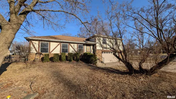 $239,900 | 2115 Sunset Drive, Pekin, IL 61554