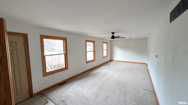 $239,900 | 2115 Sunset Drive, Pekin, IL 61554