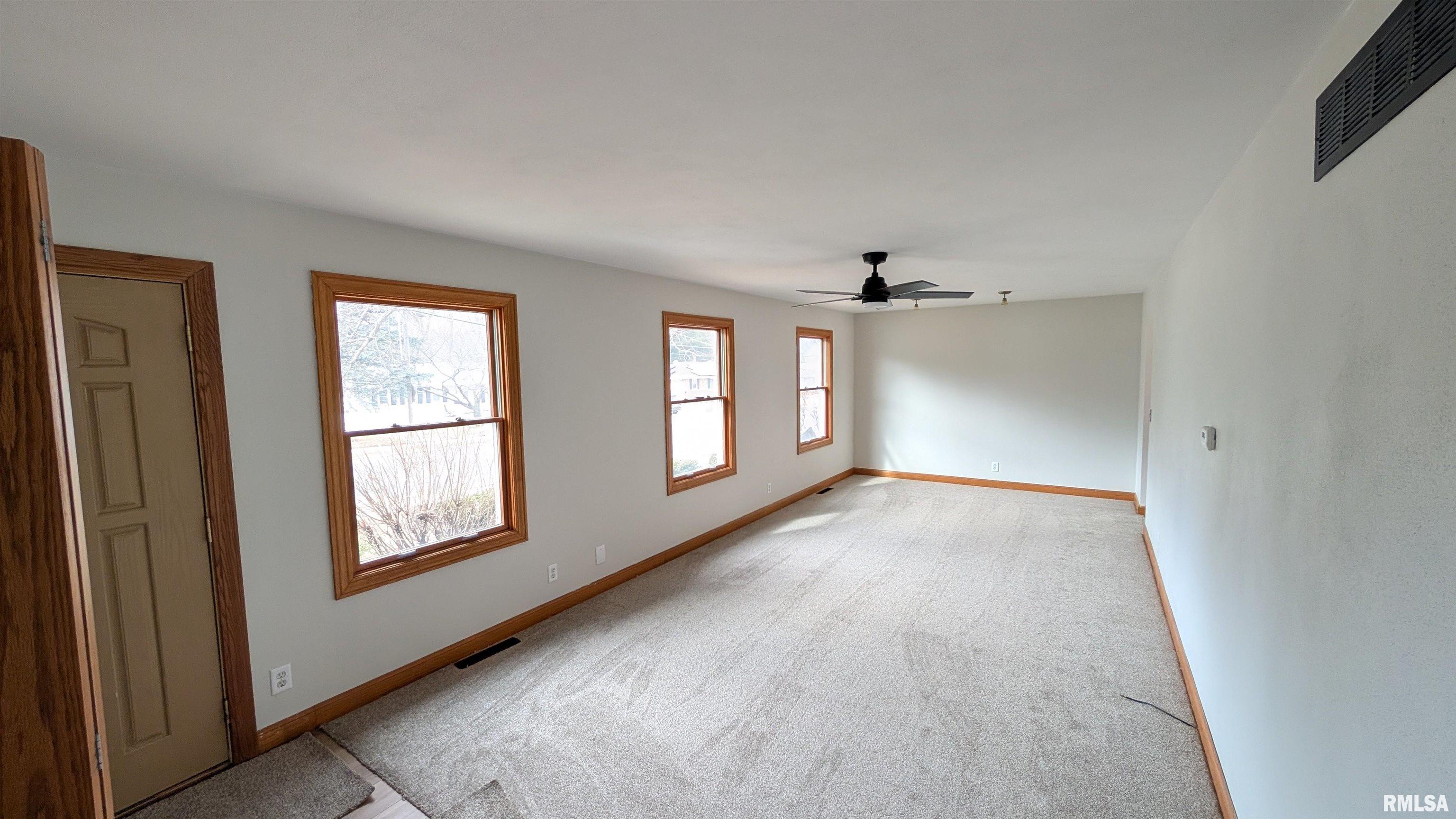 2115 Sunset Drive Pekin, IL 61554 - Photo 12 of 45