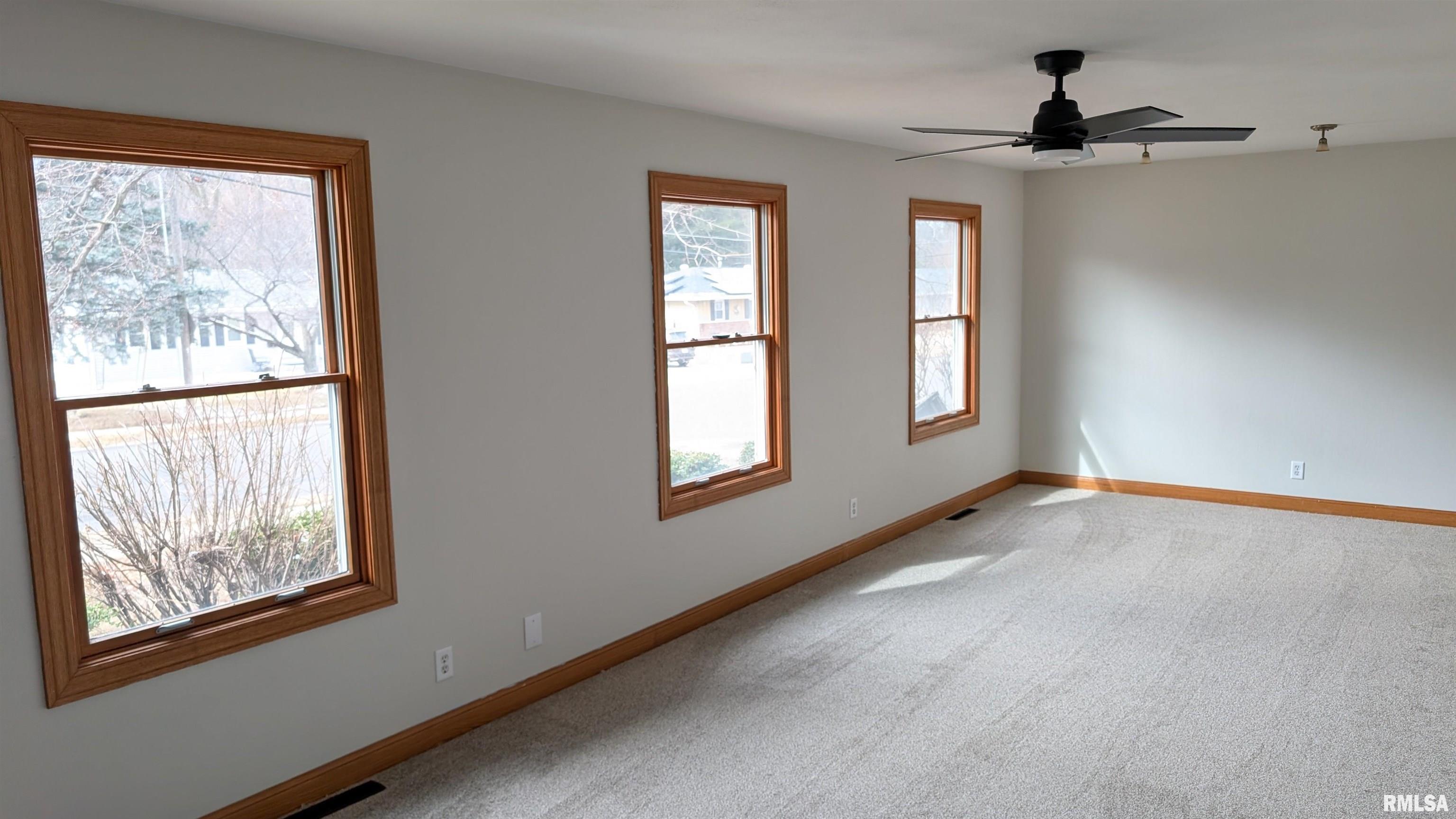 2115 Sunset Drive Pekin, IL 61554 - Photo 13 of 45