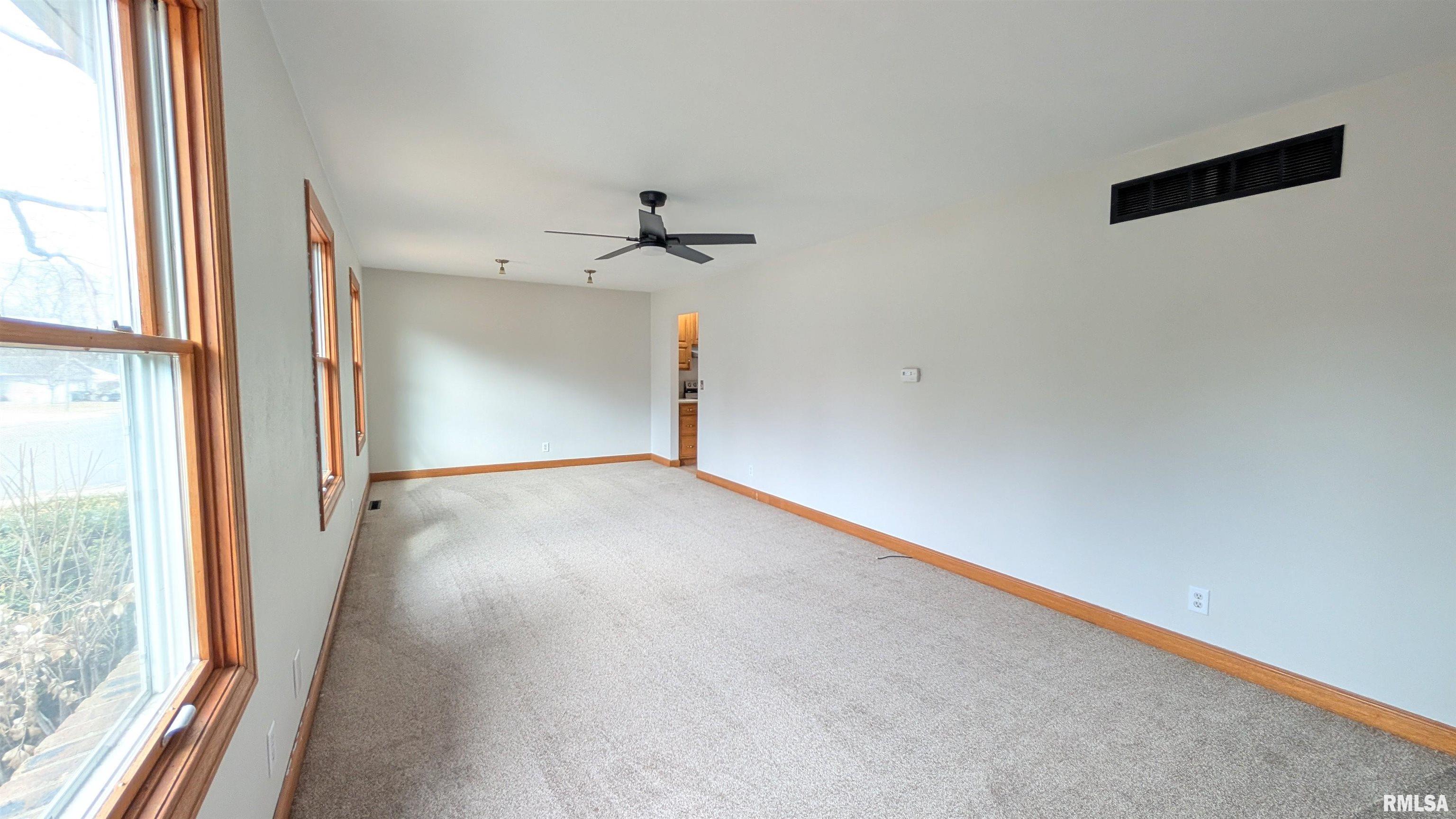 2115 Sunset Drive Pekin, IL 61554 - Photo 14 of 45