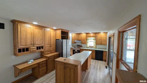 $239,900 | 2115 Sunset Drive, Pekin, IL 61554