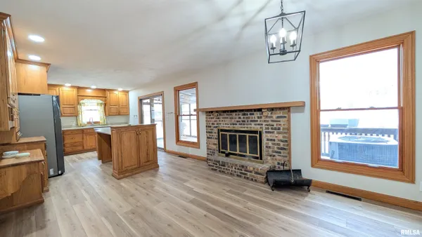 $239,900 | 2115 Sunset Drive, Pekin, IL 61554