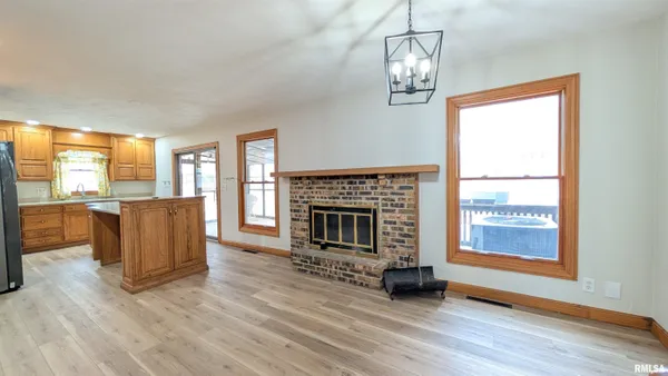 $239,900 | 2115 Sunset Drive, Pekin, IL 61554
