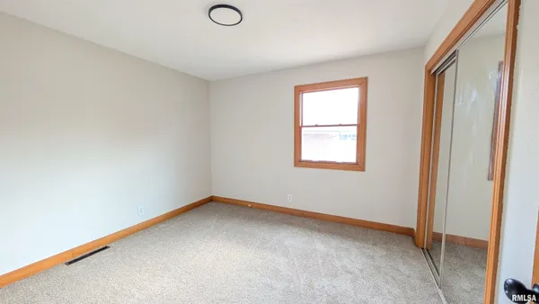 $239,900 | 2115 Sunset Drive, Pekin, IL 61554