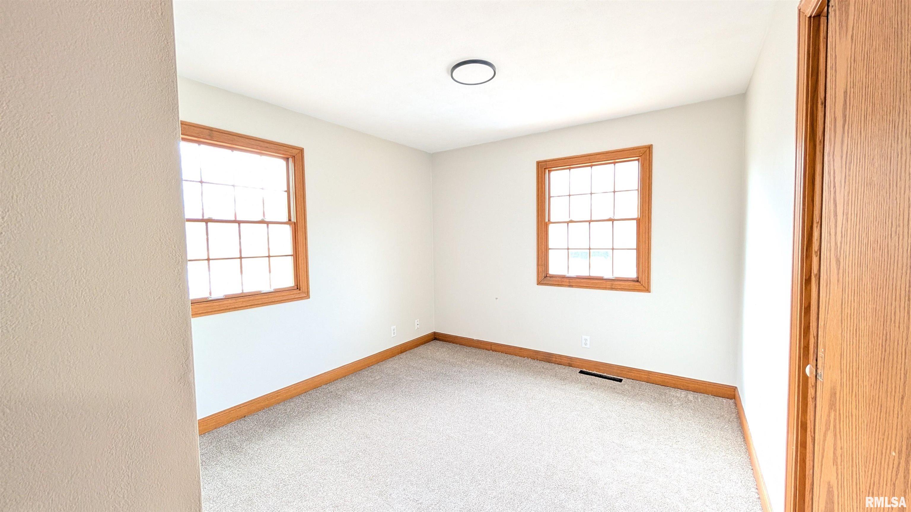 2115 Sunset Drive Pekin, IL 61554 - Photo 30 of 45