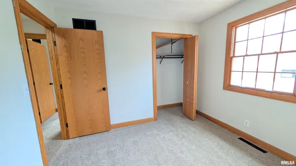 $239,900 | 2115 Sunset Drive, Pekin, IL 61554