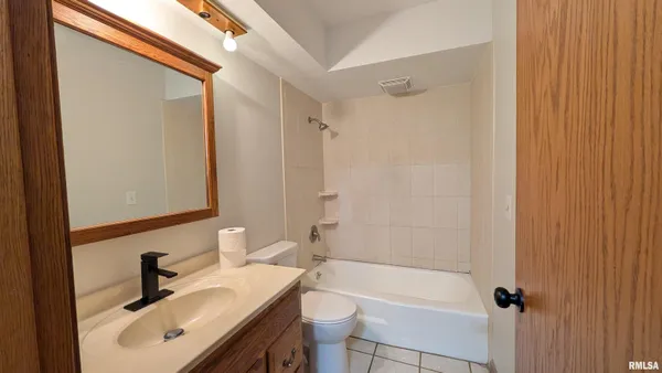 $239,900 | 2115 Sunset Drive, Pekin, IL 61554