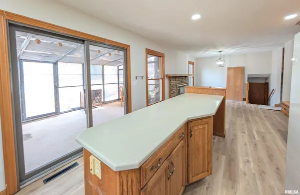 $239,900 | 2115 Sunset Drive, Pekin, IL 61554