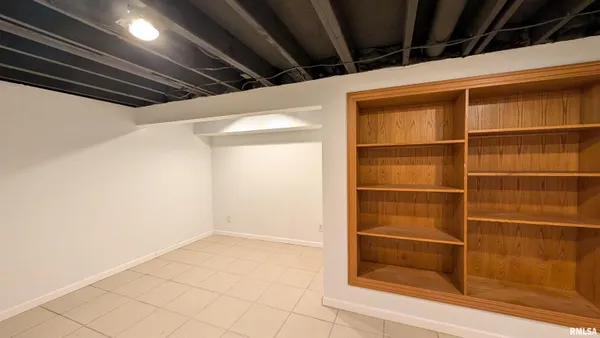 $239,900 | 2115 Sunset Drive, Pekin, IL 61554