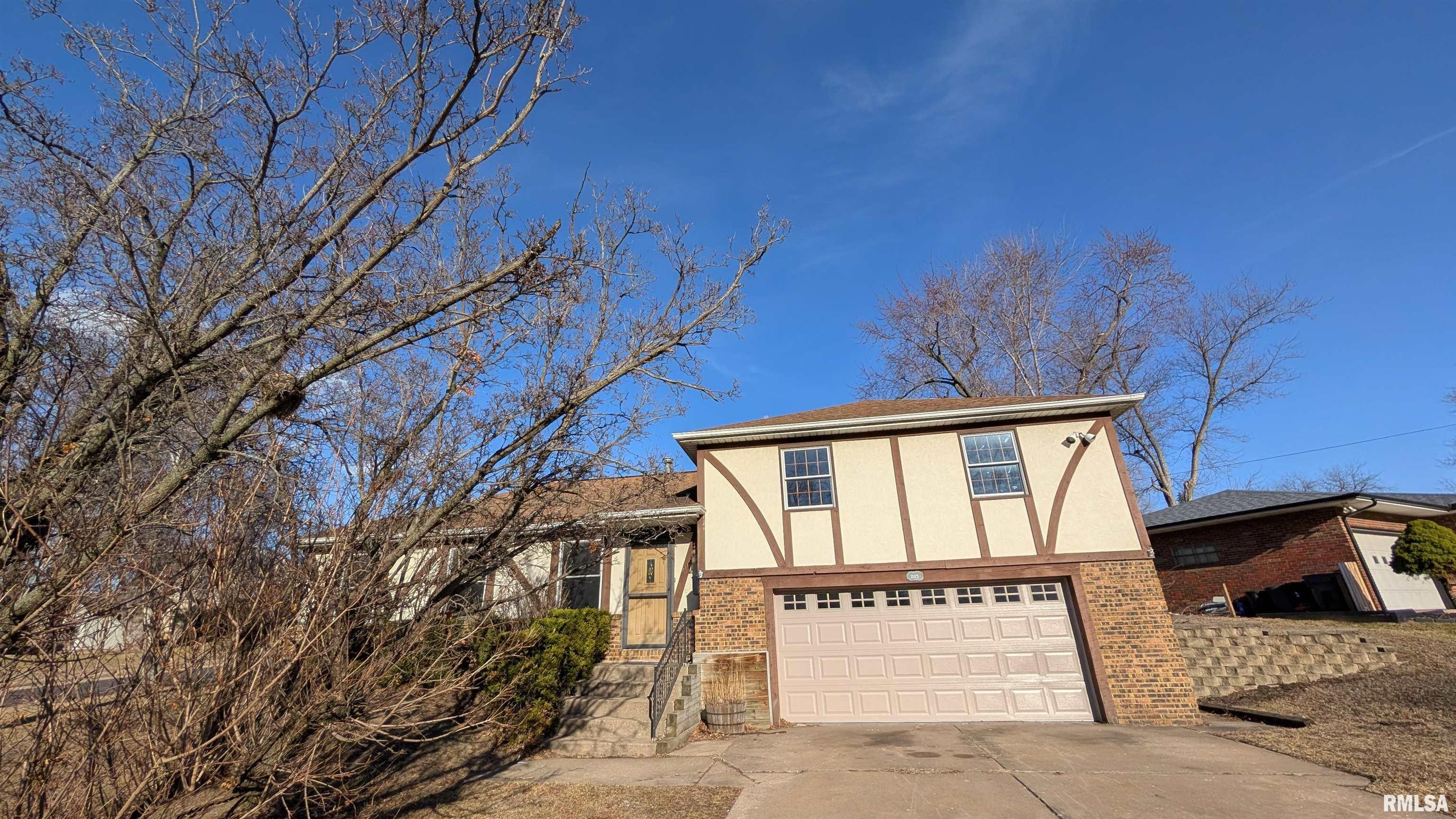 2115 Sunset Drive Pekin, IL 61554 - Photo 4 of 45