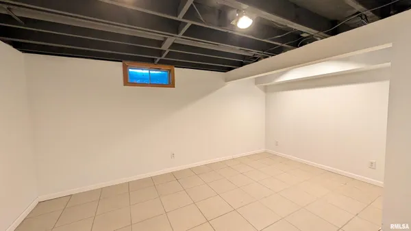 $239,900 | 2115 Sunset Drive, Pekin, IL 61554