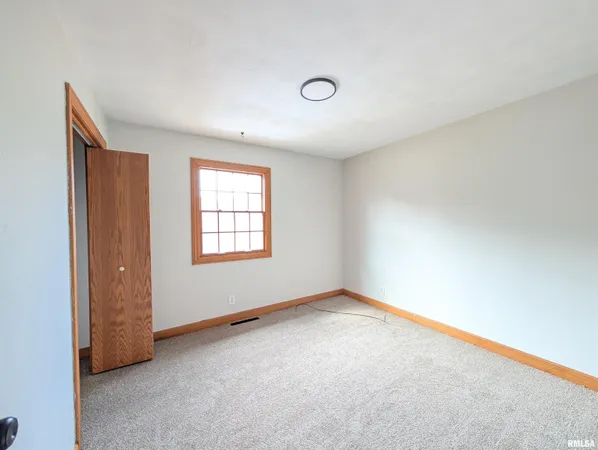 $239,900 | 2115 Sunset Drive, Pekin, IL 61554