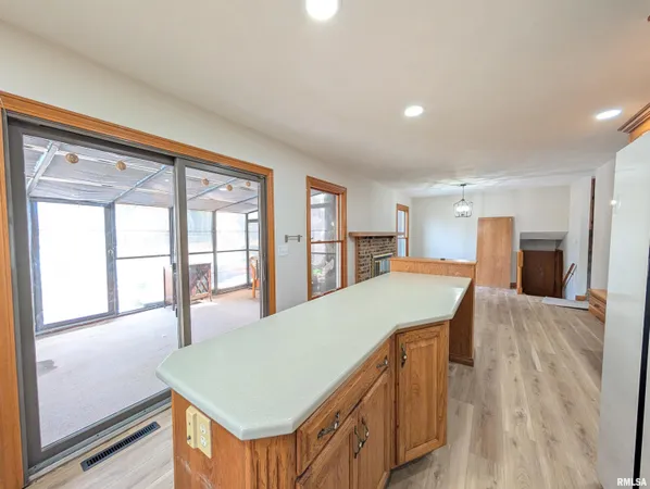 $239,900 | 2115 Sunset Drive, Pekin, IL 61554