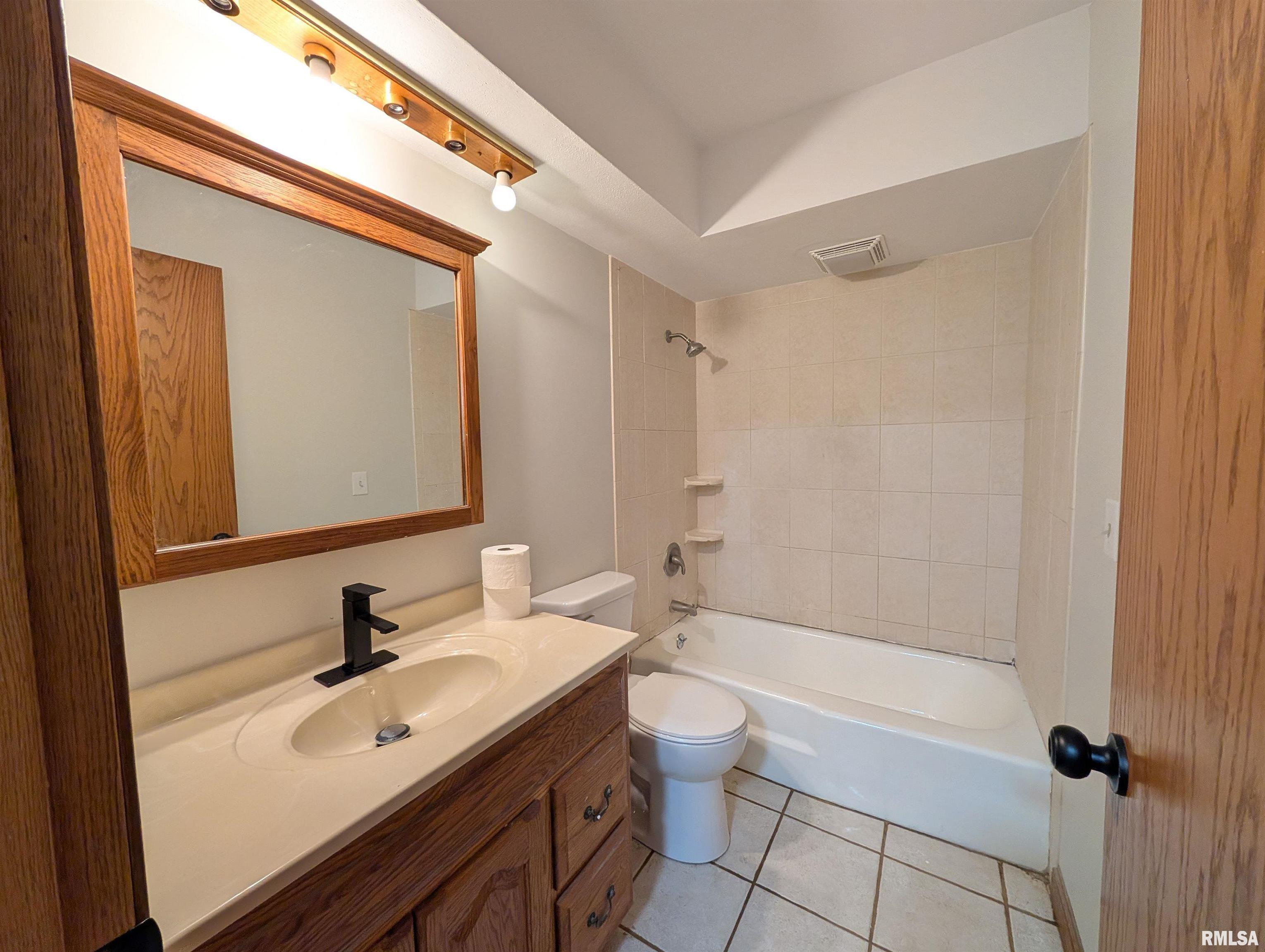 2115 Sunset Drive Pekin, IL 61554 - Photo 8 of 45