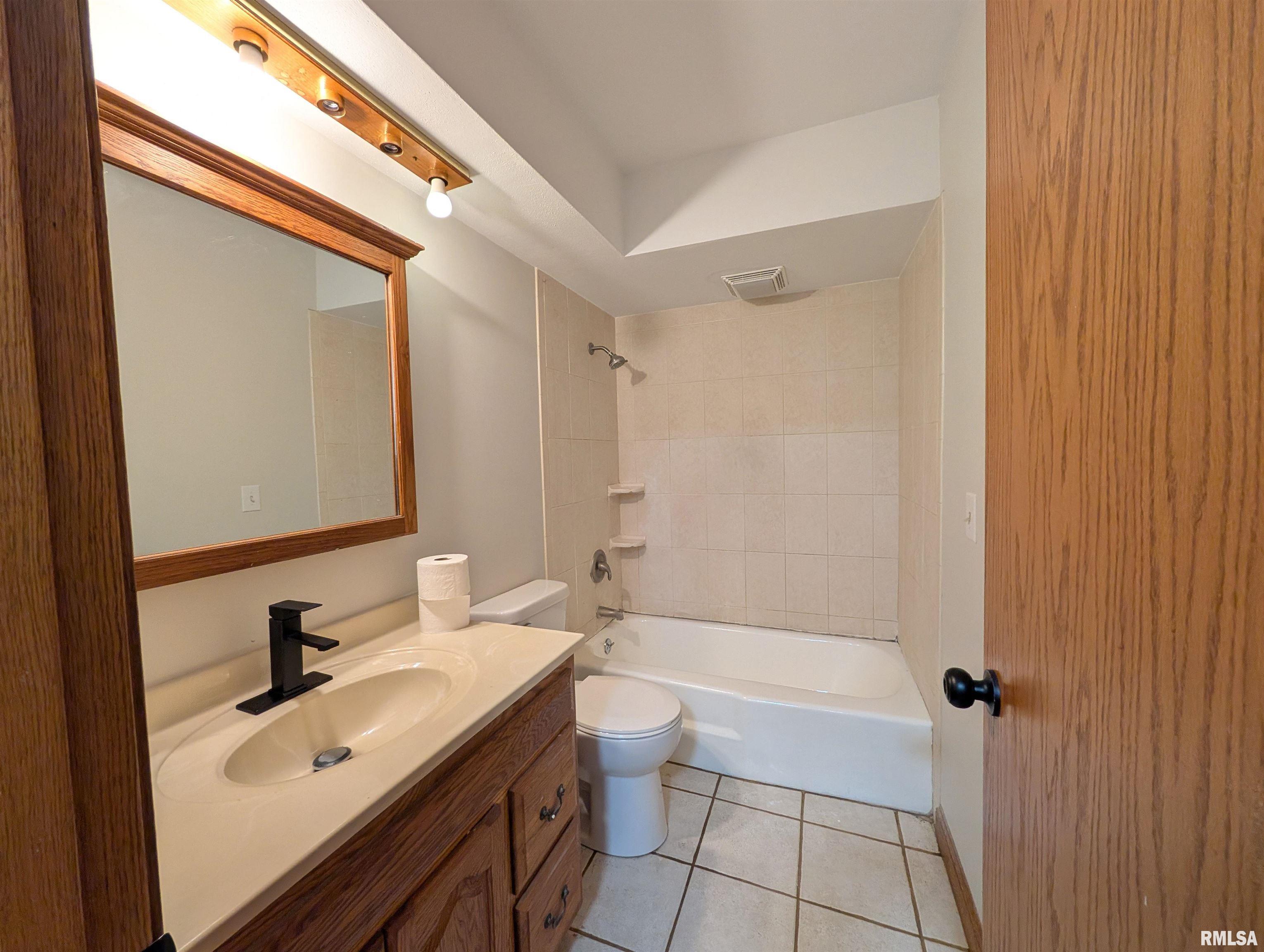 2115 Sunset Drive Pekin, IL 61554 - Photo 9 of 45