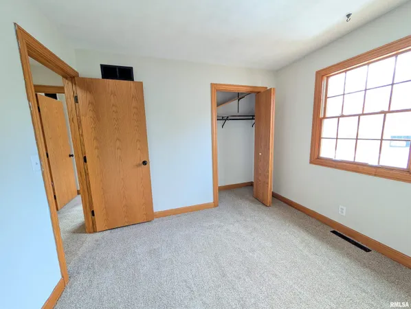 $239,900 | 2115 Sunset Drive, Pekin, IL 61554