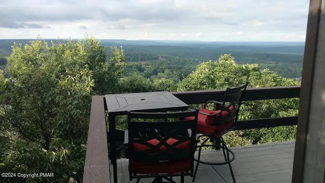 $499,000 | 276 Overlook Way, Tannersville, PA 18372