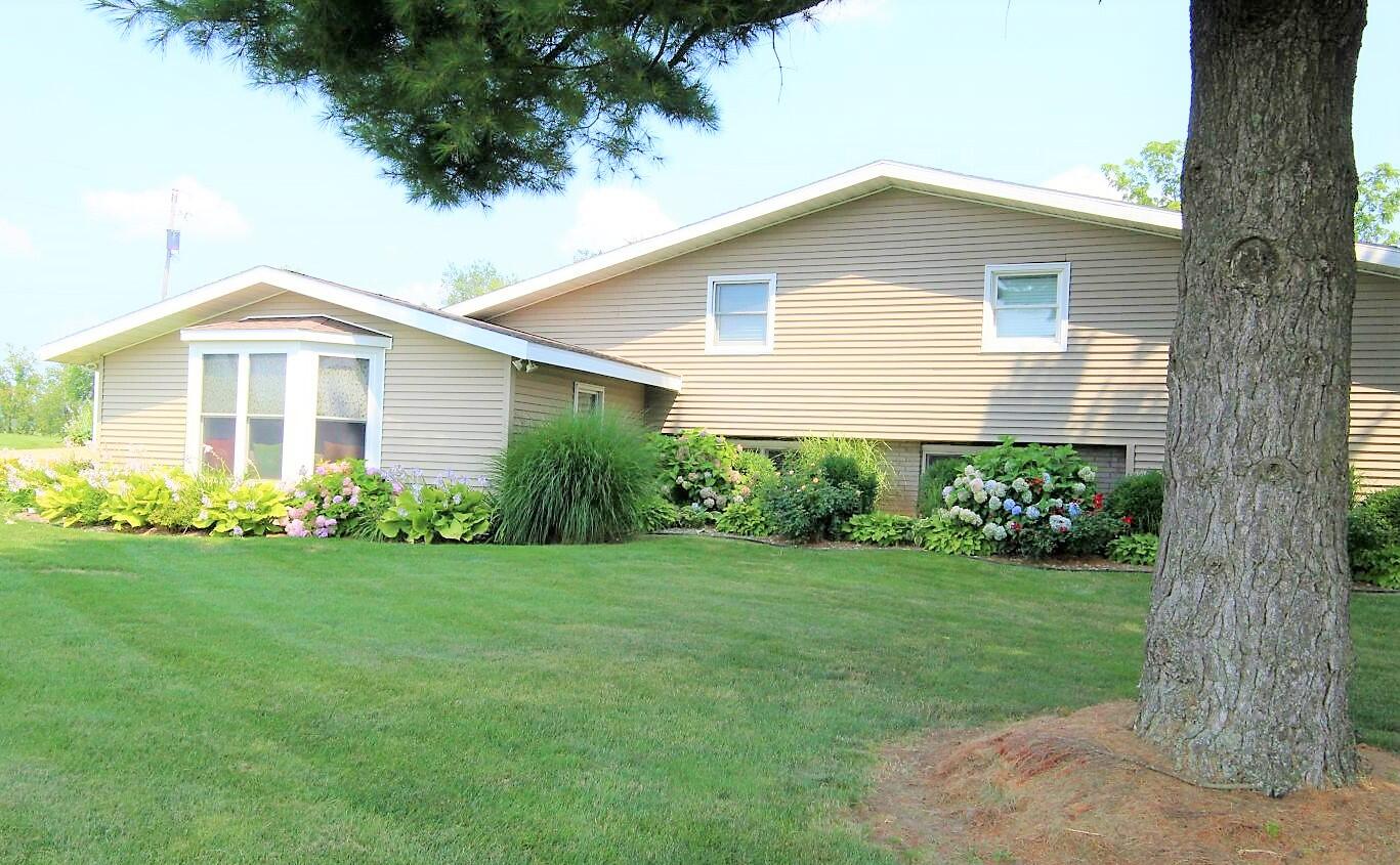 5367 Clawson Road Eau Claire, MI 49111 - Photo 3 of 43 IMG_4709