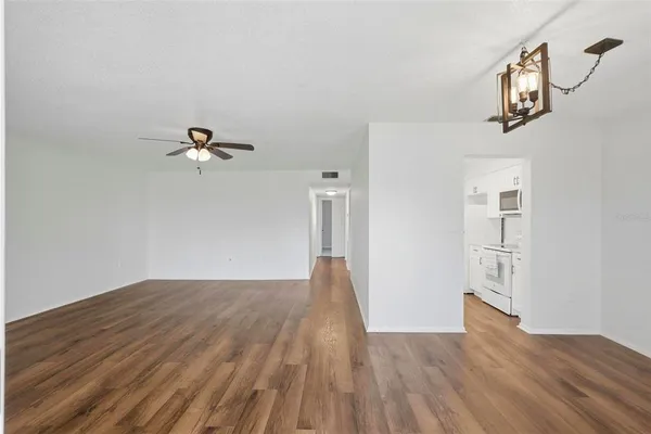 $2,000 | 350 79th Avenue North, Unit 122, St. Petersburg, FL 33702