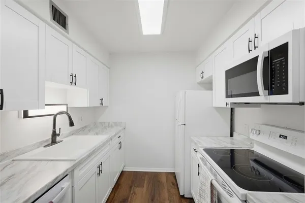 $2,000 | 350 79th Avenue North, Unit 122, St. Petersburg, FL 33702