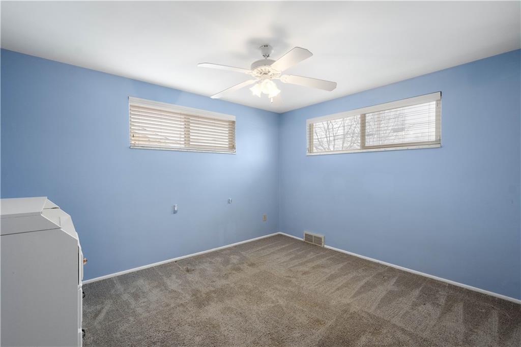 930 Lindsay Road Carnegie, PA 15106 - Photo 16 of 30