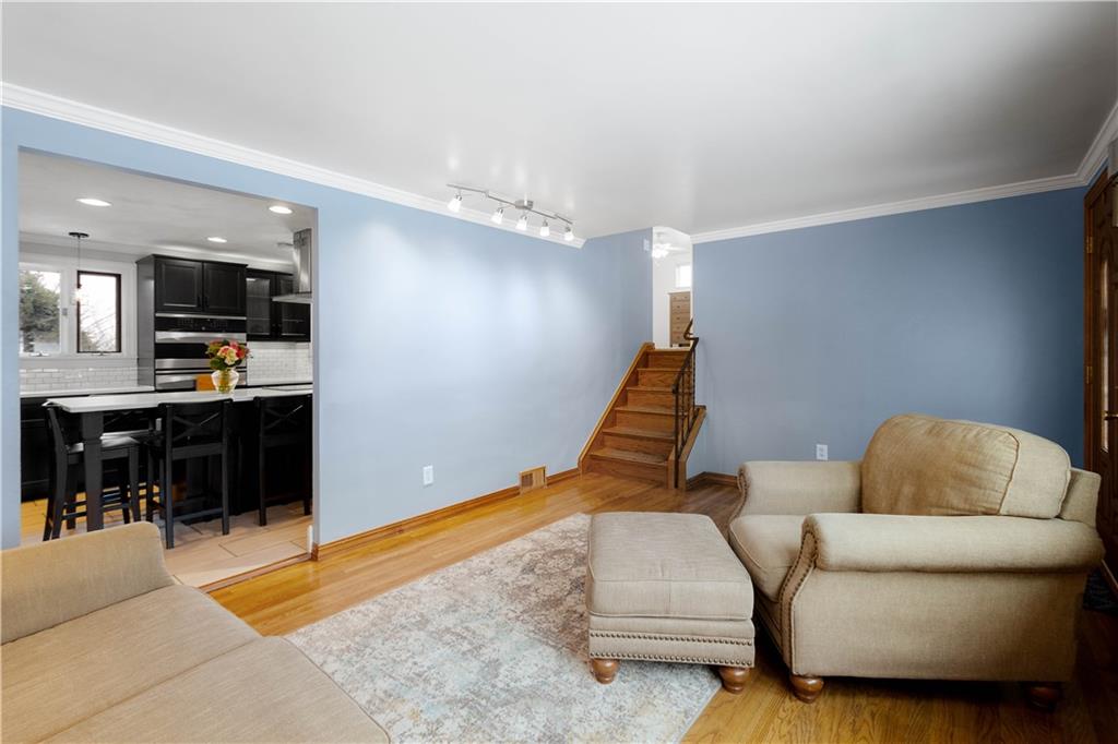 930 Lindsay Road Carnegie, PA 15106 - Photo 5 of 30