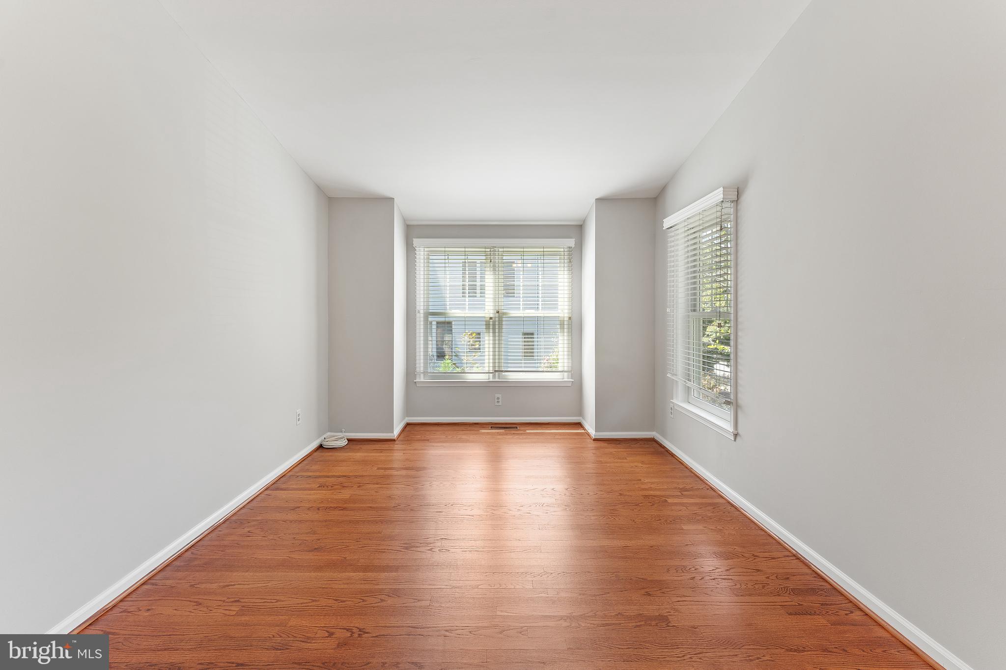 6501 Legend Gate Place Burke, VA 22015 - Photo 7 of 46 living room