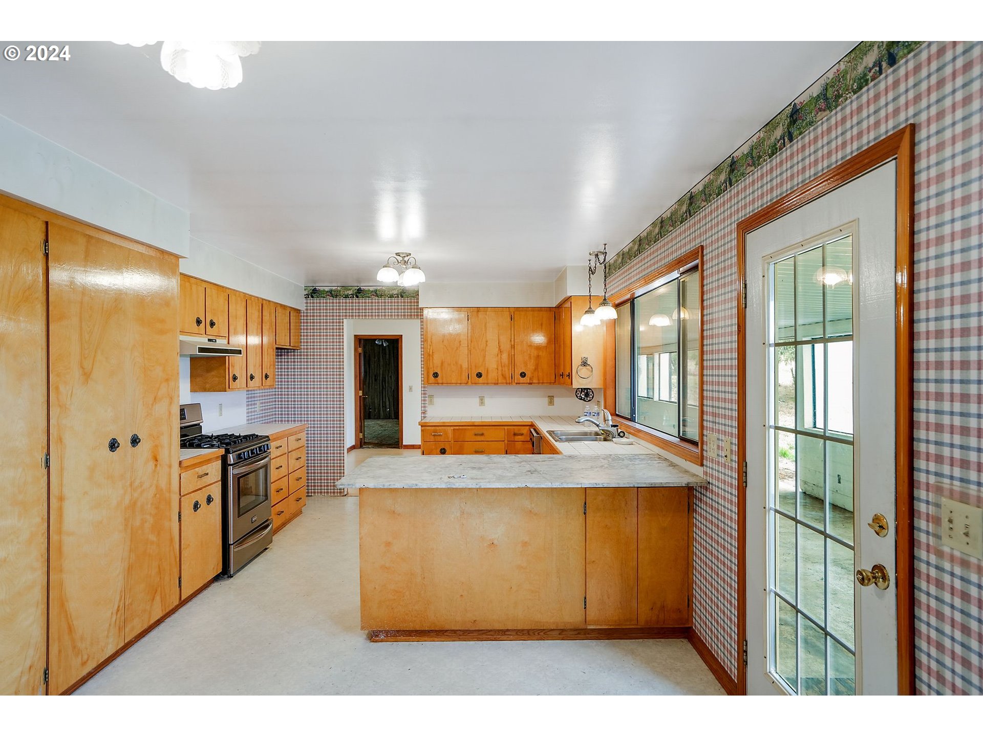 13885 Webb Lane Dallas, OR 97338 - Photo 7 of 24