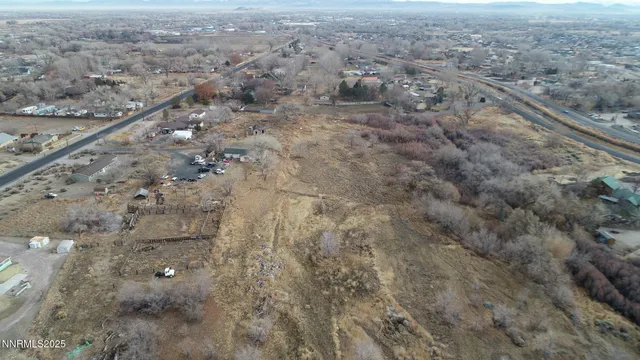a view of a dry yard