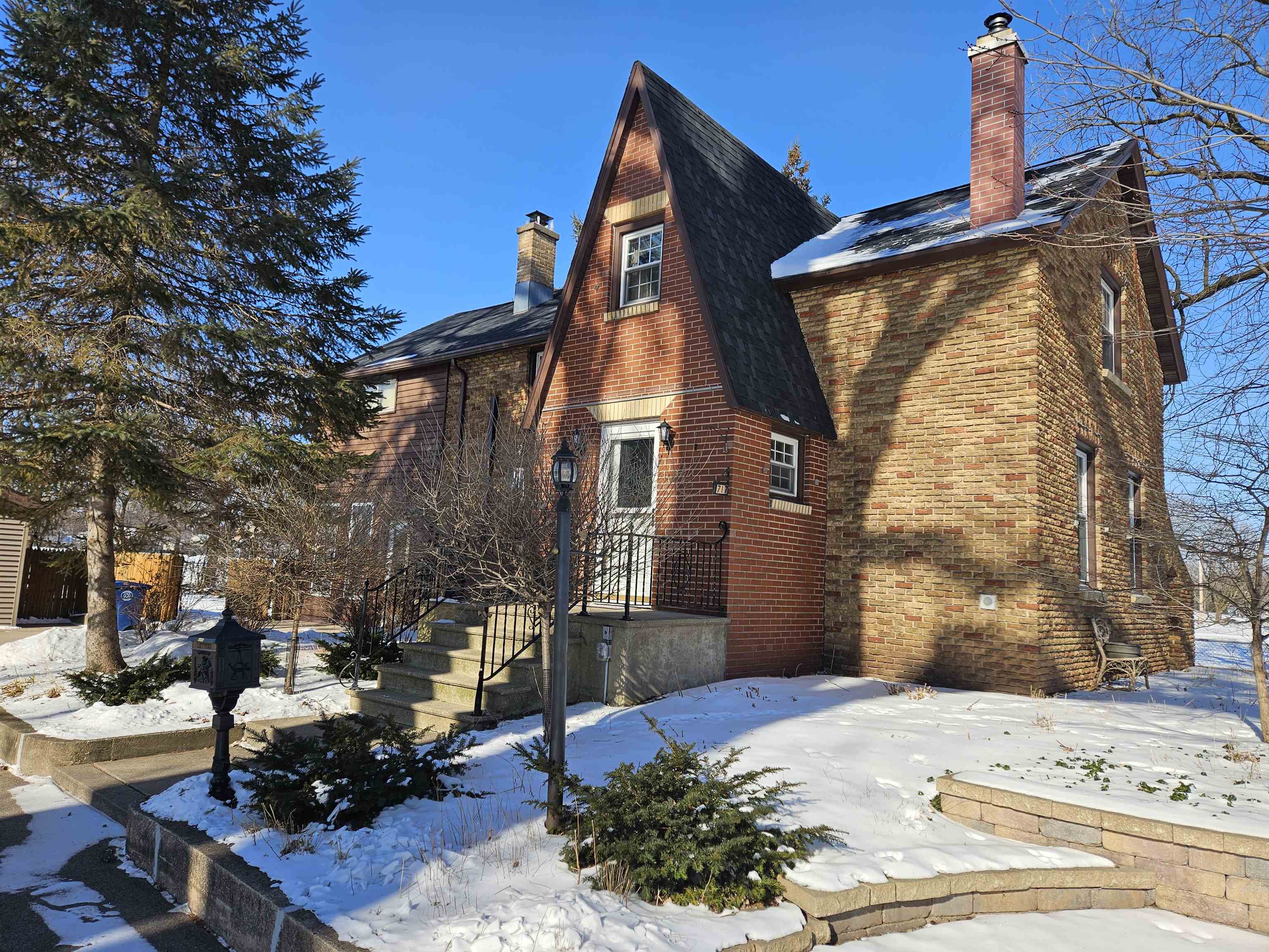 1717 Knapp Street Oshkosh, WI 54902 - Photo 1 of 39