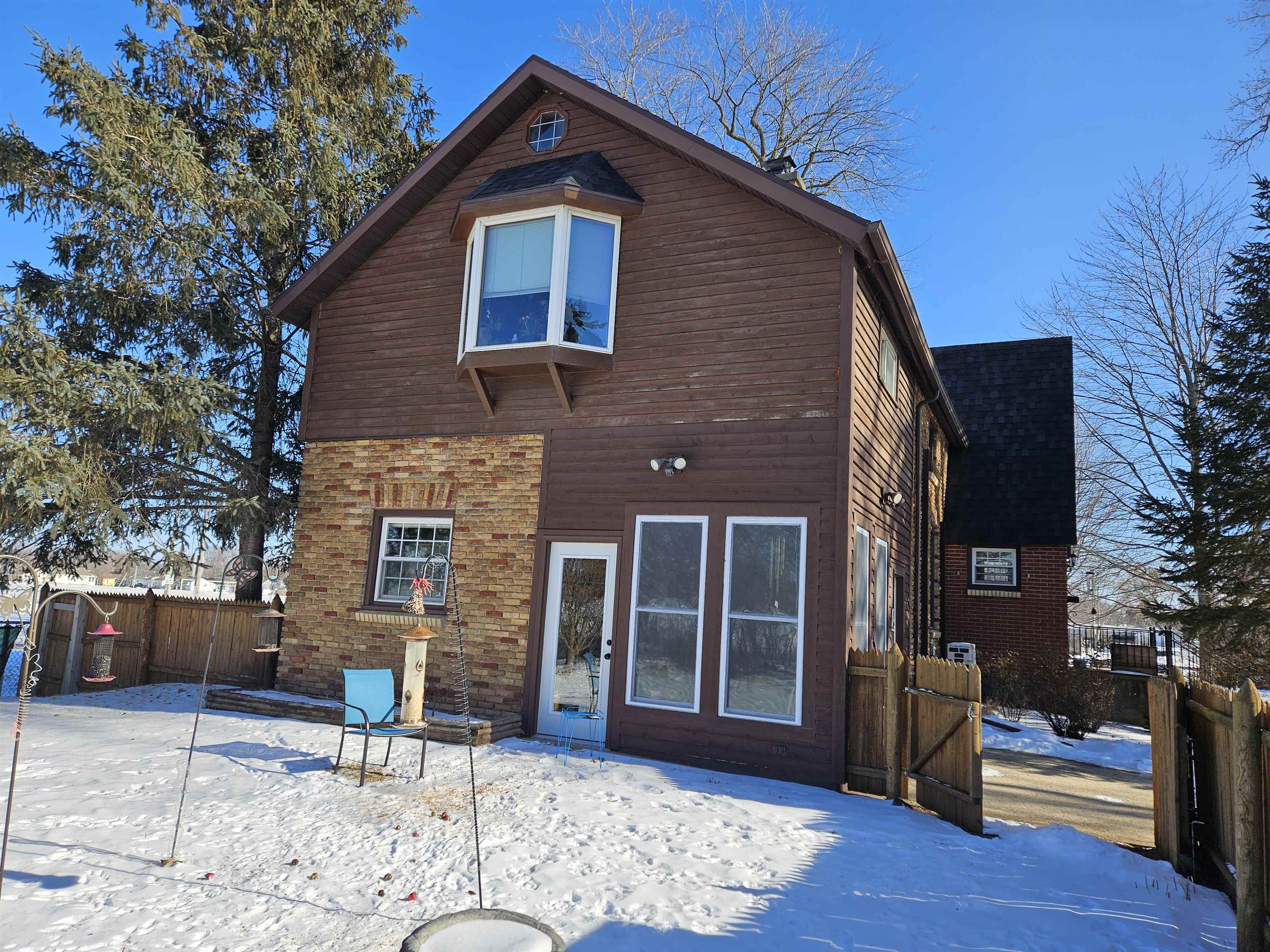 1717 Knapp Street Oshkosh, WI 54902 - Photo 4 of 39