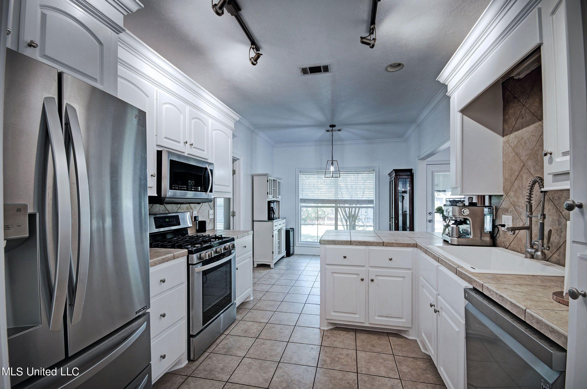 121 Prescott Ridge Madison, MS 39110 - Photo 16 of 33 kitchen 3