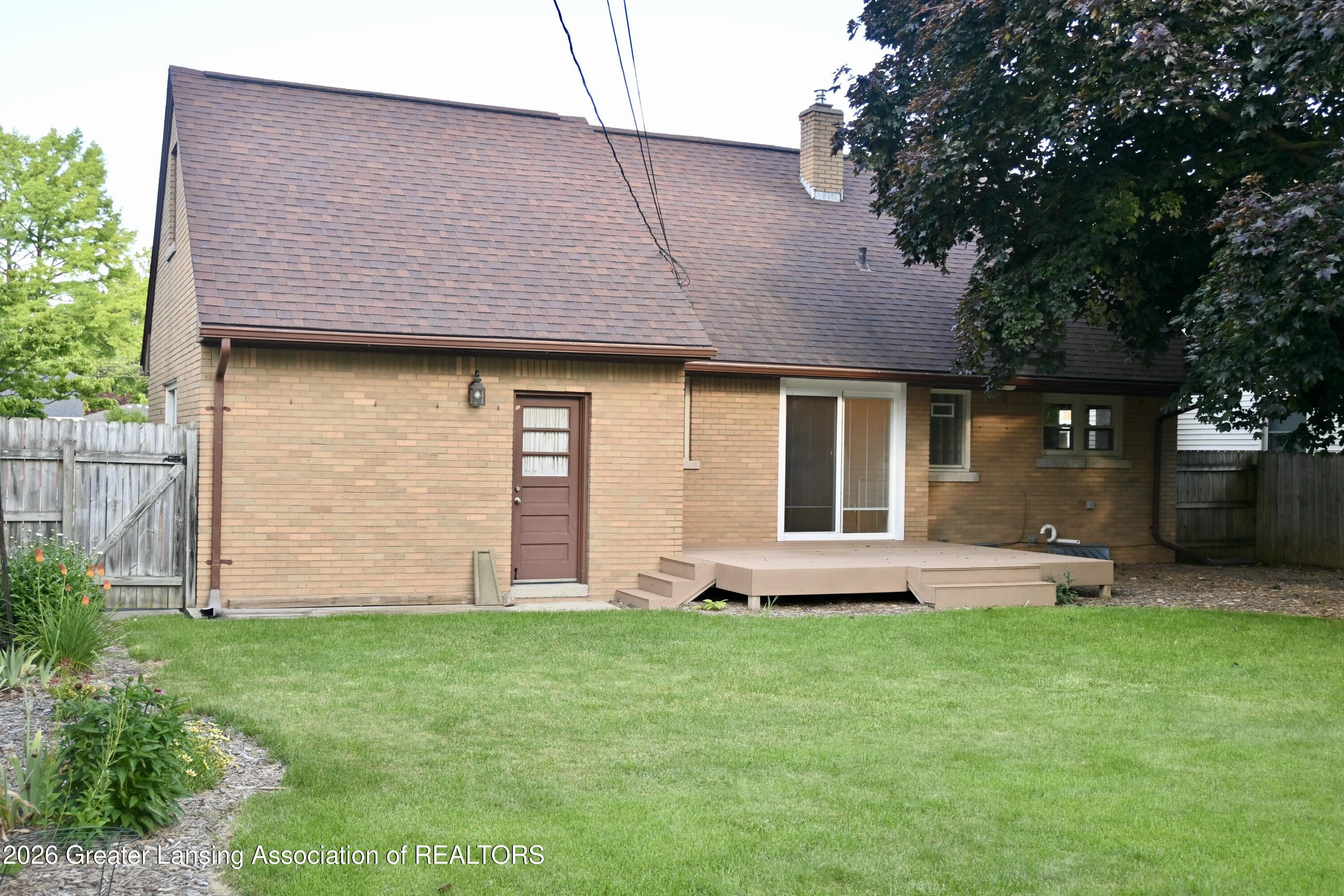 2510 Chatham Road Lansing, MI 48910 - Photo 3 of 24 8ECC311B-2159-459D-BAD3-5E65268D9236_1_2