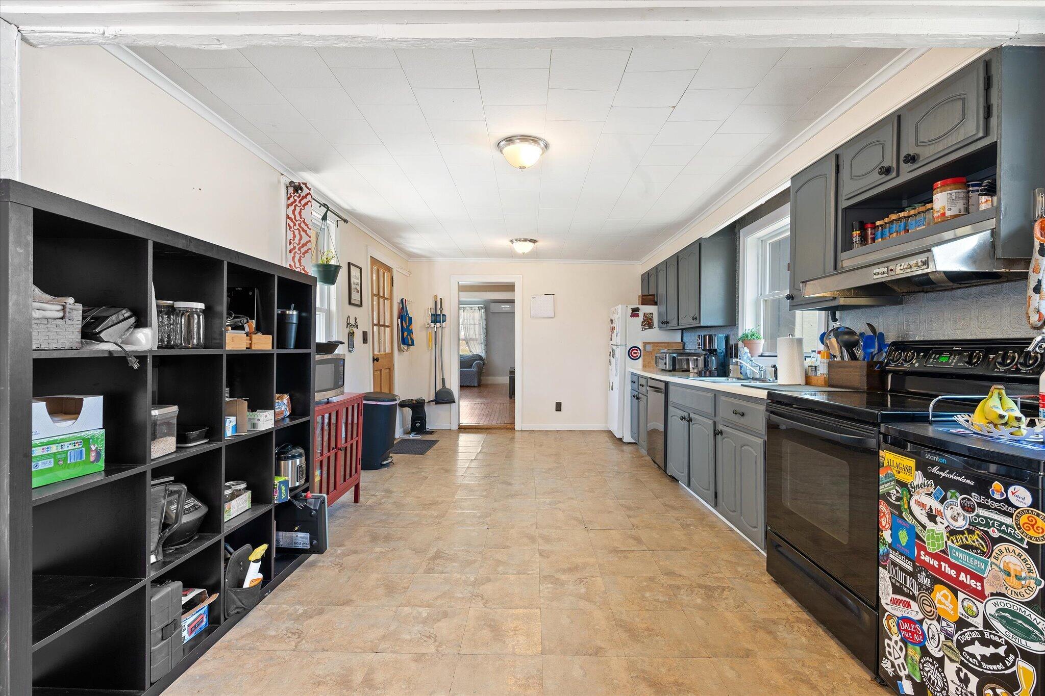 60 6th Street Bangor, ME 04401 - Photo 4 of 41 04-Kitchen