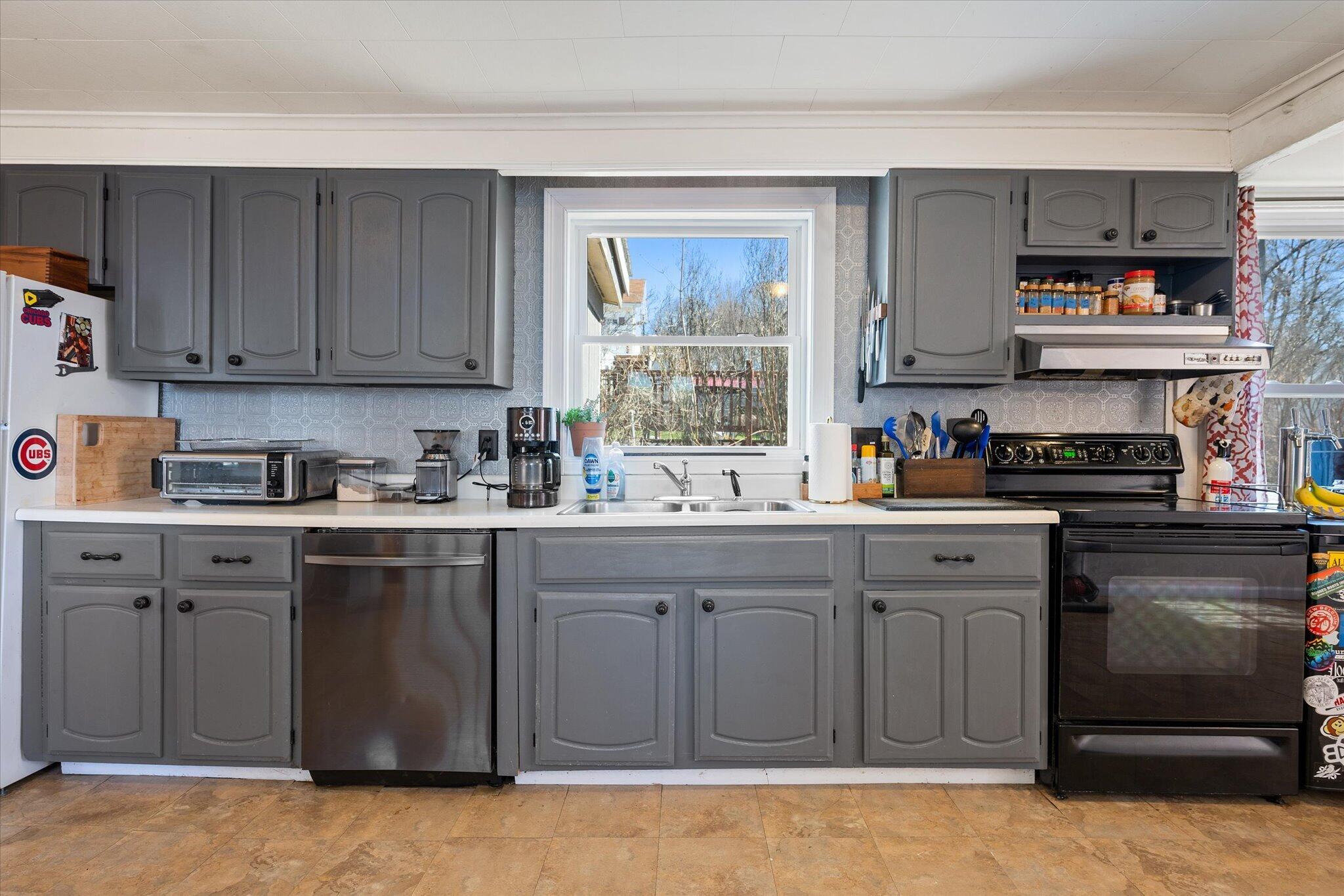 60 6th Street Bangor, ME 04401 - Photo 5 of 41 05-Kitchen