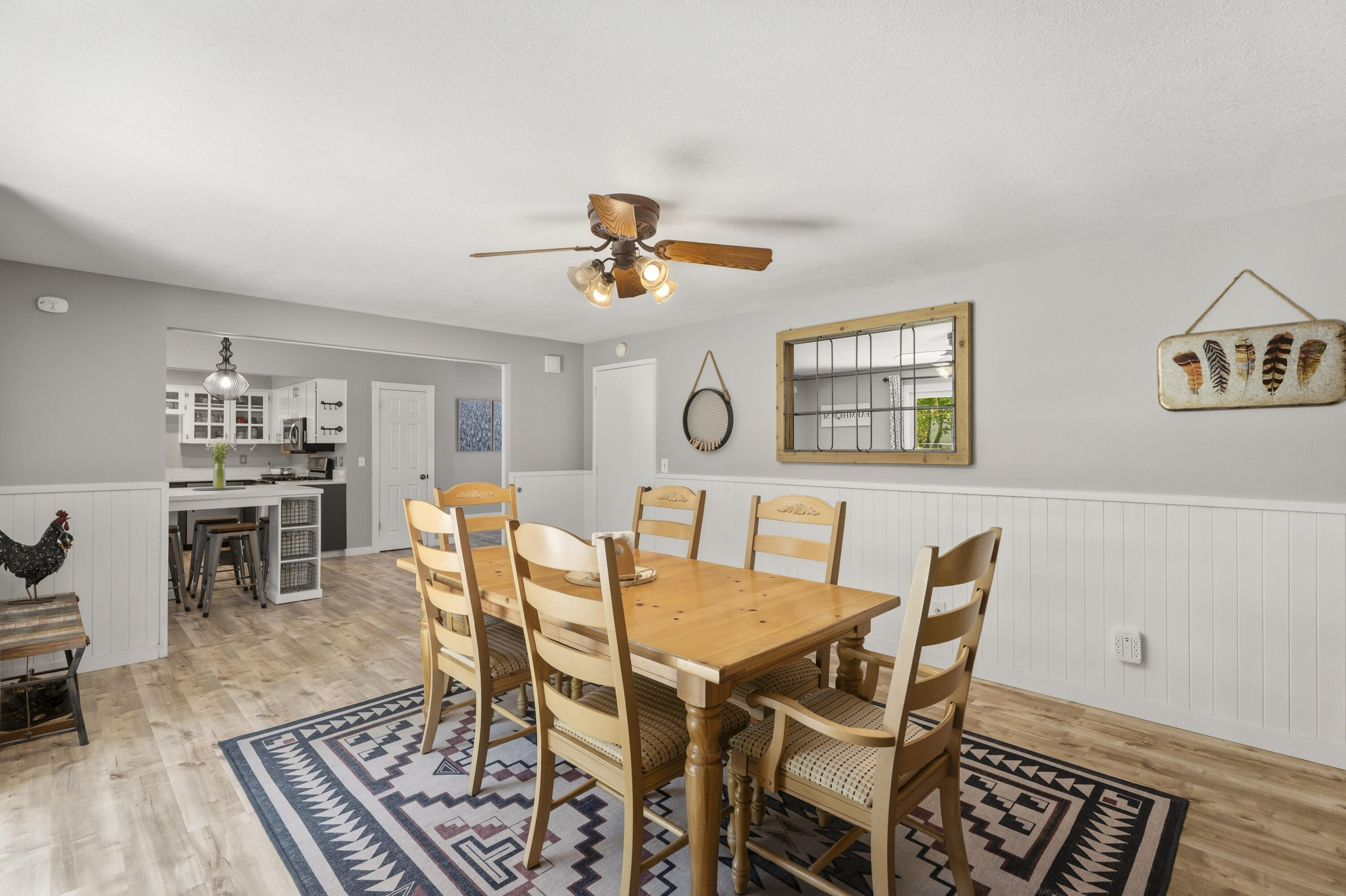 61908 Pettigrew Road Bend, OR 97702 - Photo 23 of 62 63-Dining Area