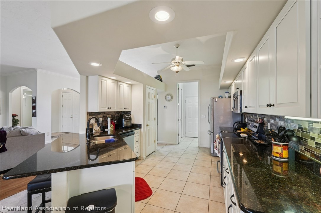 107 Orange Road Northeast Lake Placid, FL 33852 - Photo 16 of 47 Kitchen