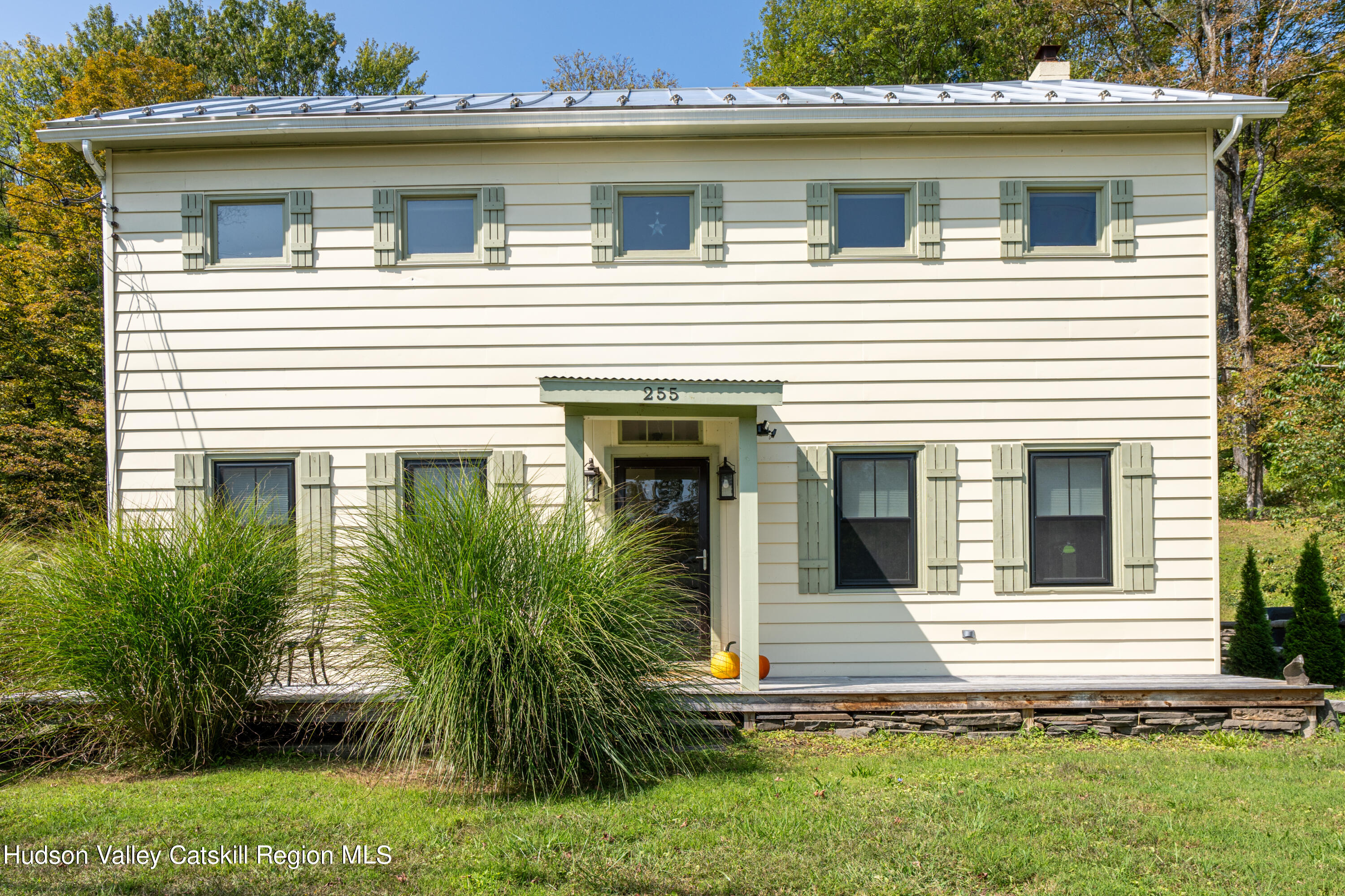 a view of a house with a yard and plants