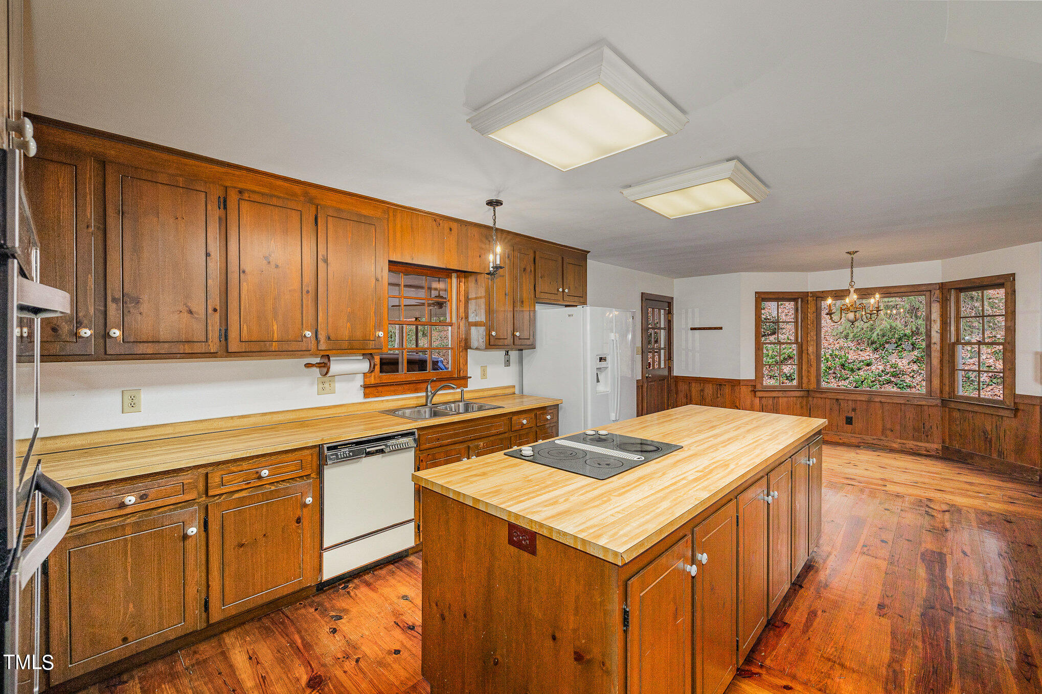 7825 Netherlands Drive Raleigh, NC 27606 - Photo 5 of 33 Kitchen