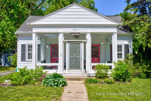 $1,100,000 | 722 Lake Street, Saugatuck, MI 49453