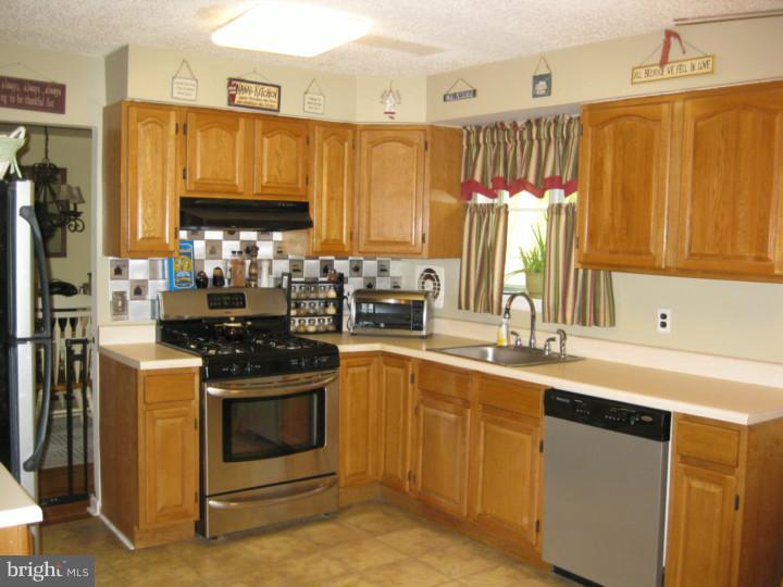 1737 Red Oak Road Williamstown, NJ 08094 - Photo 9 of 21 Kitchen
