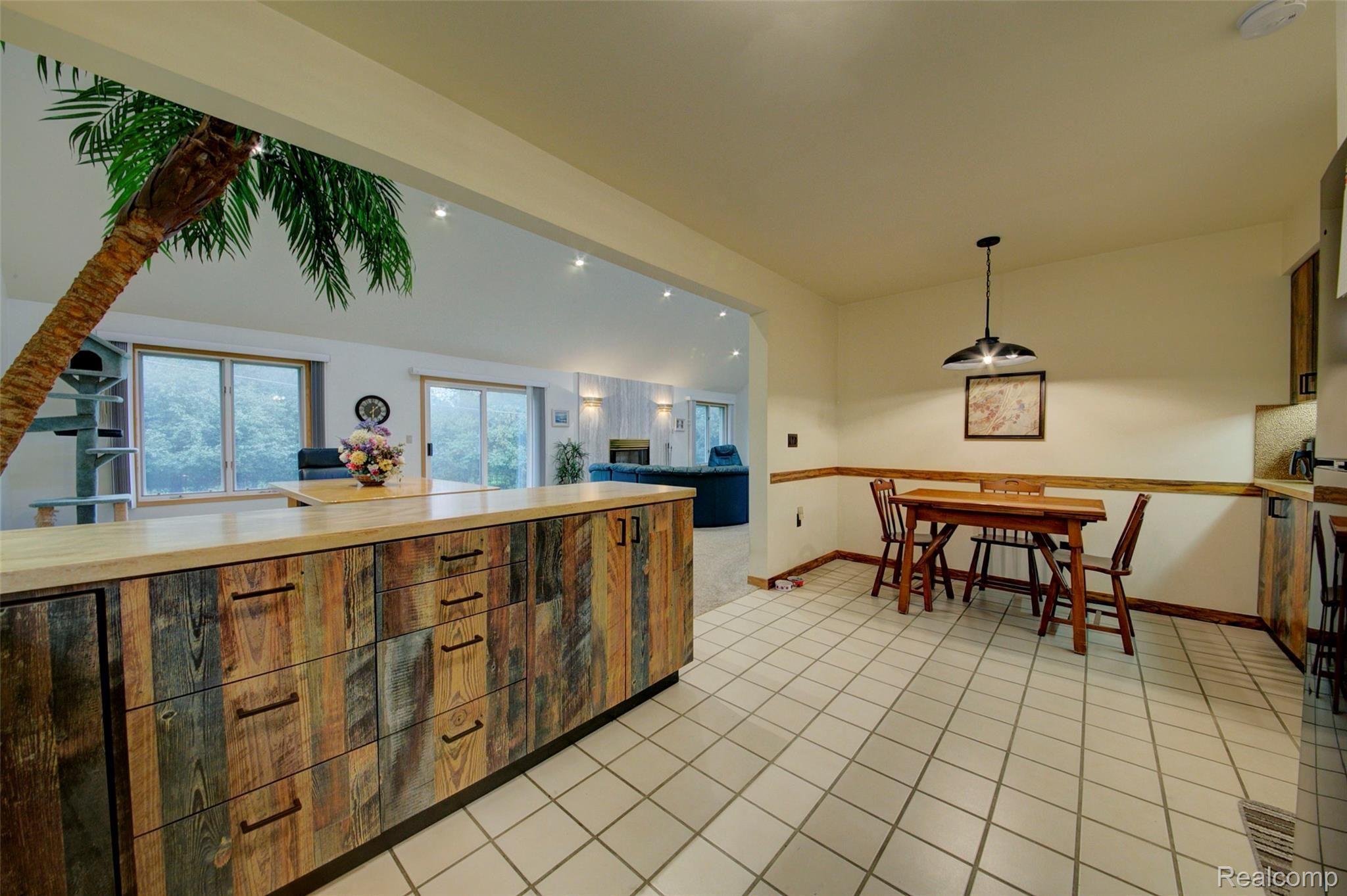 26198 Steele Road Farmington, MI 48331 - Photo 15 of 31 kitchen 6.jpg